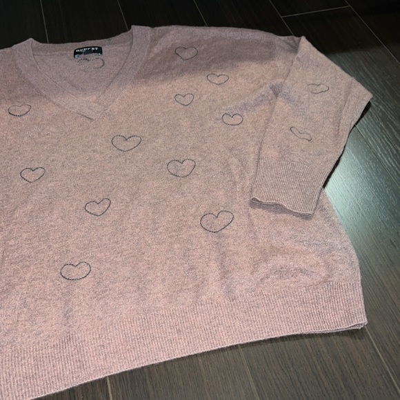 REPEAT Cashmere V-Neck Sweater, XS - Picture 9 of 9